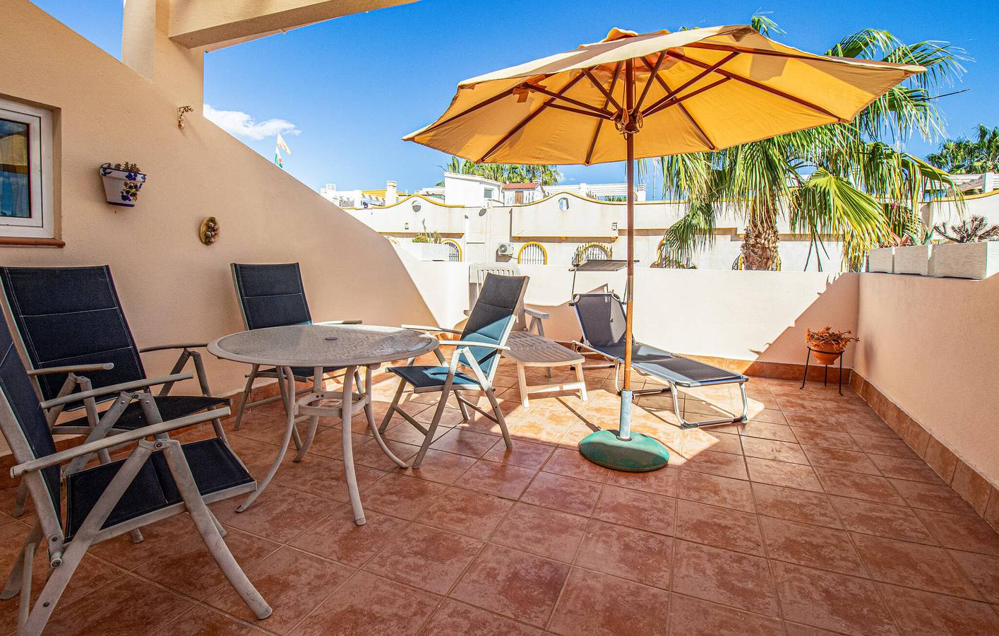 Acogedor apartamento con aire acondicionado, aparcamiento, terraza y WiFi- 2,5 km de la playa in Dream Hills, Orihuela