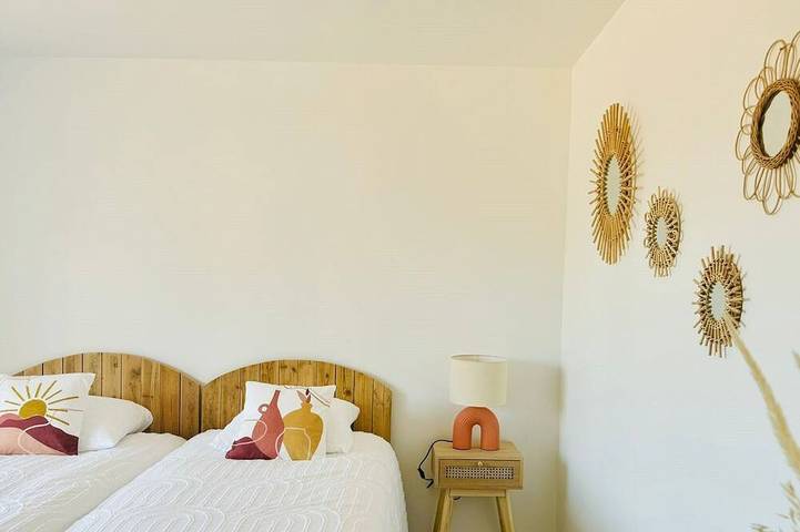 Charming cottage in Vendée with spa and sauna in La Roche-sur-Yon, Loire Valley