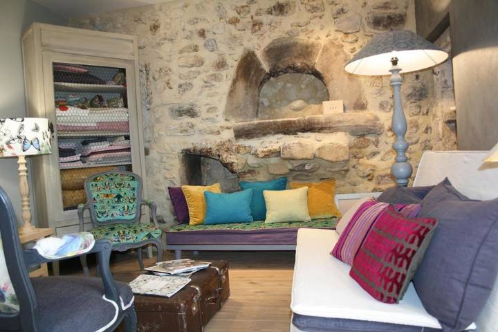 Maison d’hôte pour 4 personnes, avec Terrasse et Jardin ainsi que Piscine et Vue