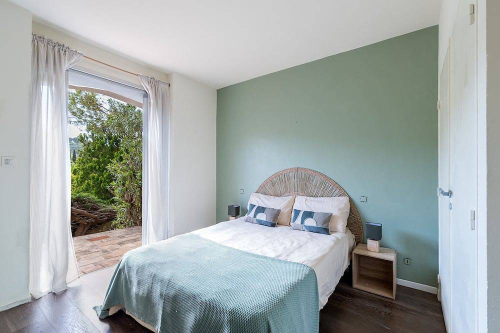 Luxurious and quiet 5-bedroom villa in enchanting Grasse with Wifi, Ac, Pool, in Grasse, Region de Cannes