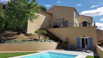 Cottage pour 8 personnes, avec jardin ainsi que terrasse et piscine, animaux acceptés à Montouliers