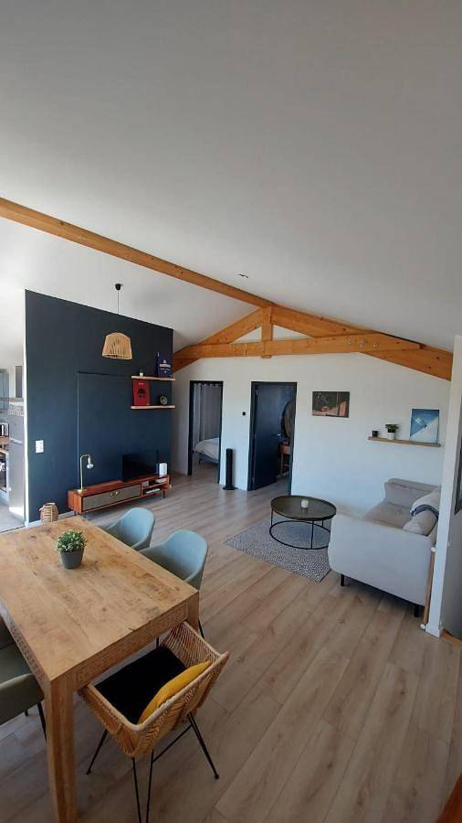 Appartement entier, View Geneva Lake, private residence, swimming pool in Messery, Région de Thonon-les-Bains