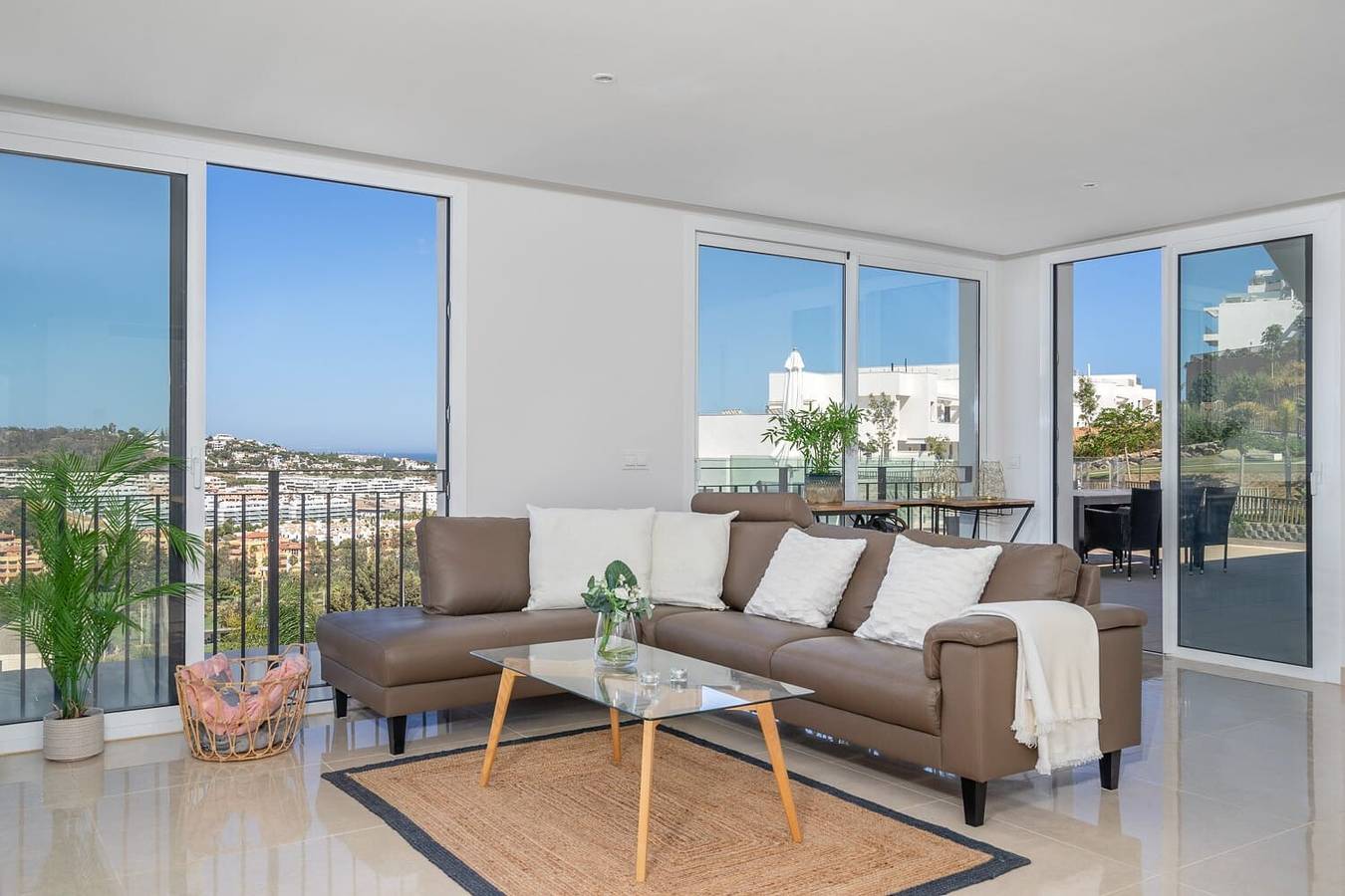 Hel leilighet, Holiday Apartment "Penthouse Banderas" near Beach with Private Pool & Wi-Fi in La Cala de Mijas, Mijas