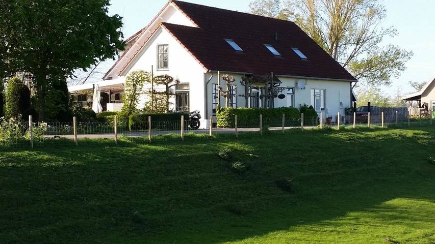 Pension voor 2 personen, with Terras and Tuin as well as Uitzicht in Hellevoetsluis