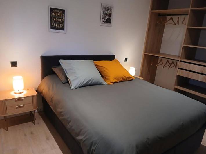 Location de vacances pour 2 personnes, avec vue ainsi que jardin et terrasse à Bourdeaux - 3