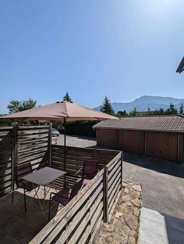 Gîte pour 2 personnes, avec vue ainsi que terrasse et jardin à Argonay