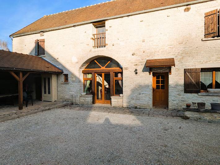 Location de vacances pour 12 personnes, avec Terrasse et Jardin dans Yonne
