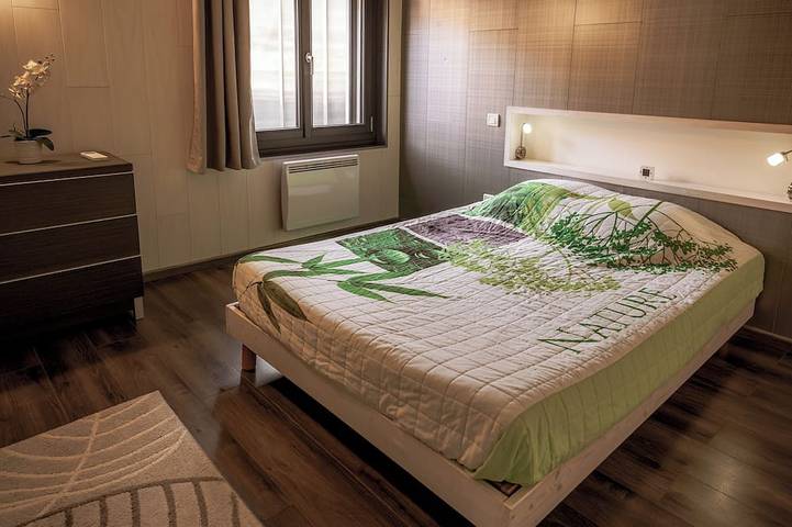 Gîte pour 4 personnes, avec jardin à Besse-et-Saint-Anastaise - 2