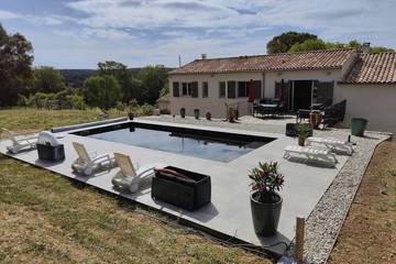 Gîte pour 8 personnes, avec jardin à Argelliers