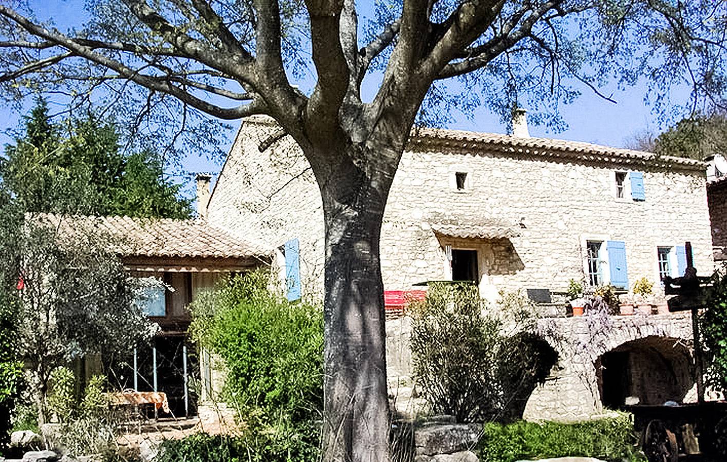 Appartement de luxe : Vue imprenable, piscine, proche de la plage in Issirac, Région de Nîmes