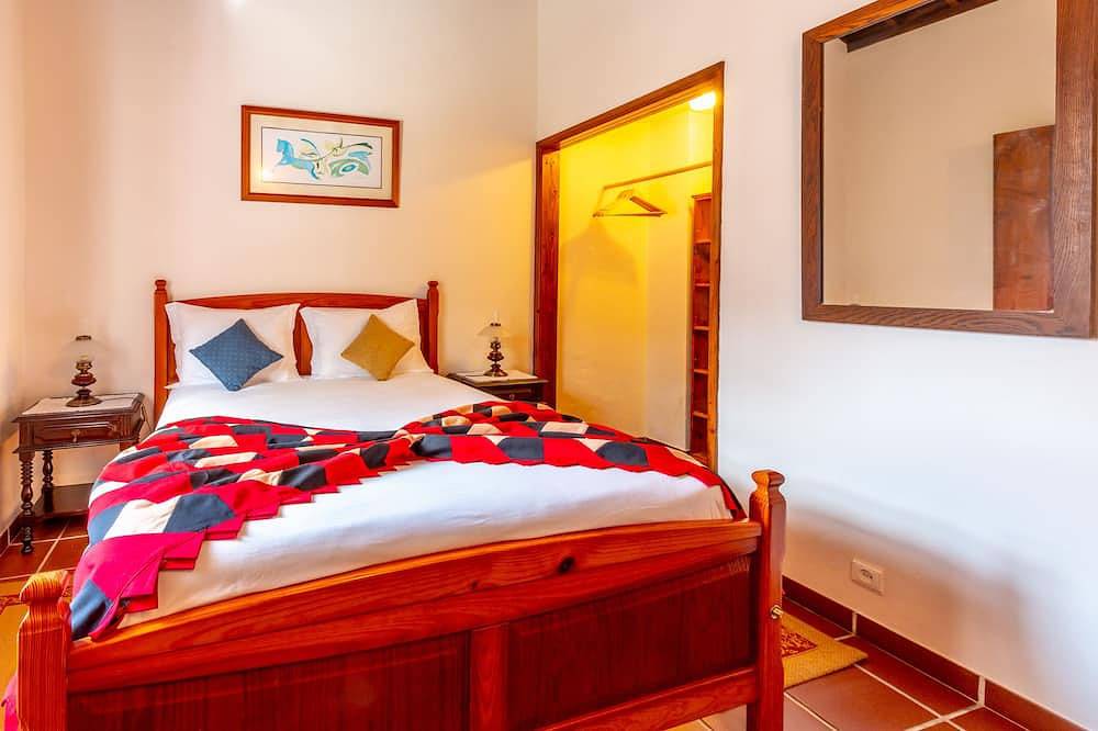 Cottage House with A/C – Big Garden - Free Wood in Biscoitos, Terceira (Azoren)
