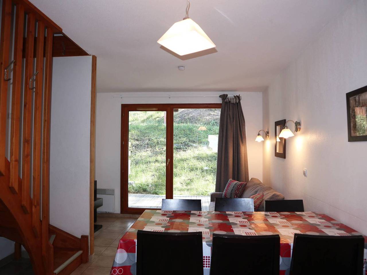 Chalet mitoyen avec piscine, sauna, hammam, départ des pistes, 2 chambres, balcon, Les Orres 1800 in Les Orres, Parc national des Écrins
