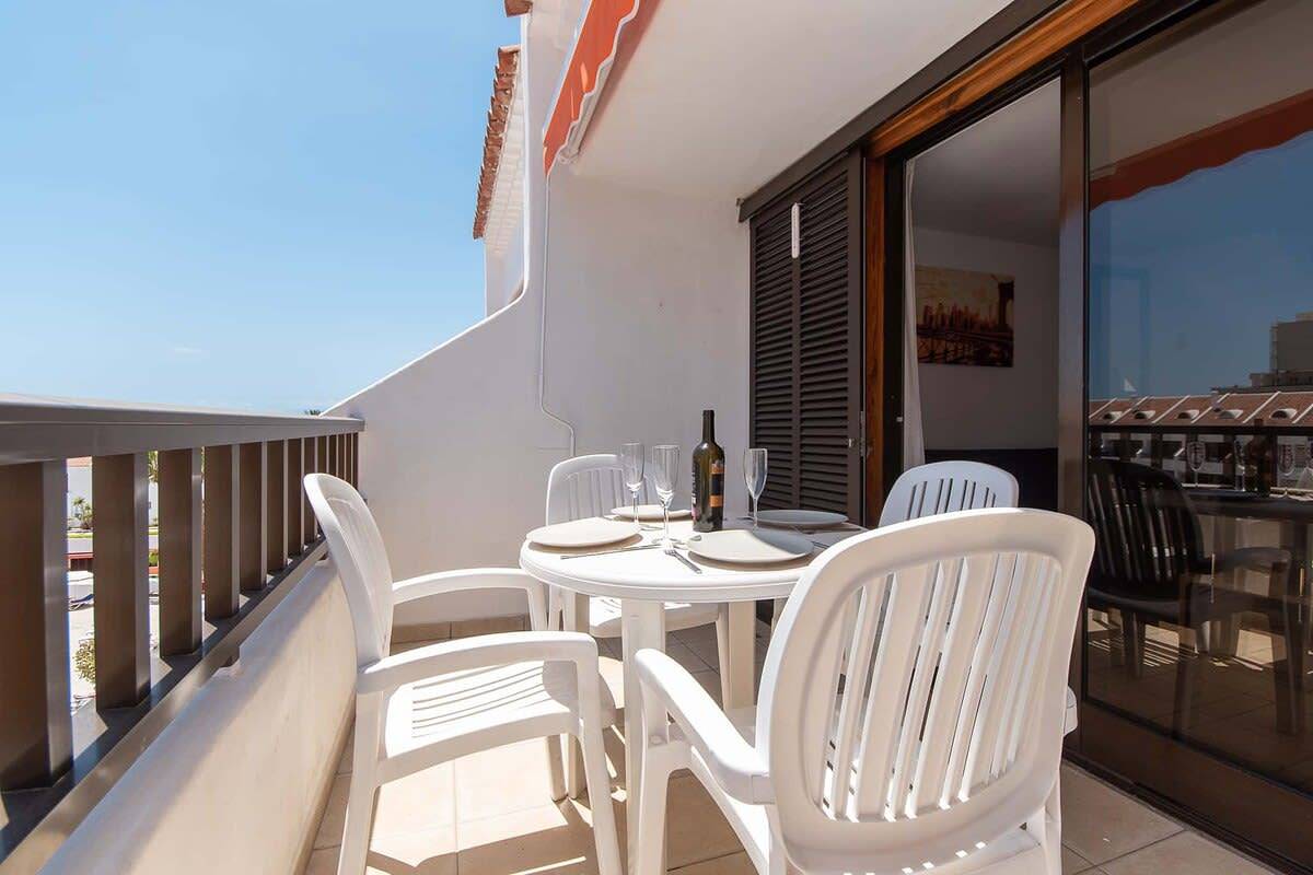 Entire apartment, Parque Santiago I 242 - One Bed in Playa del Búnker (Arona), Arona