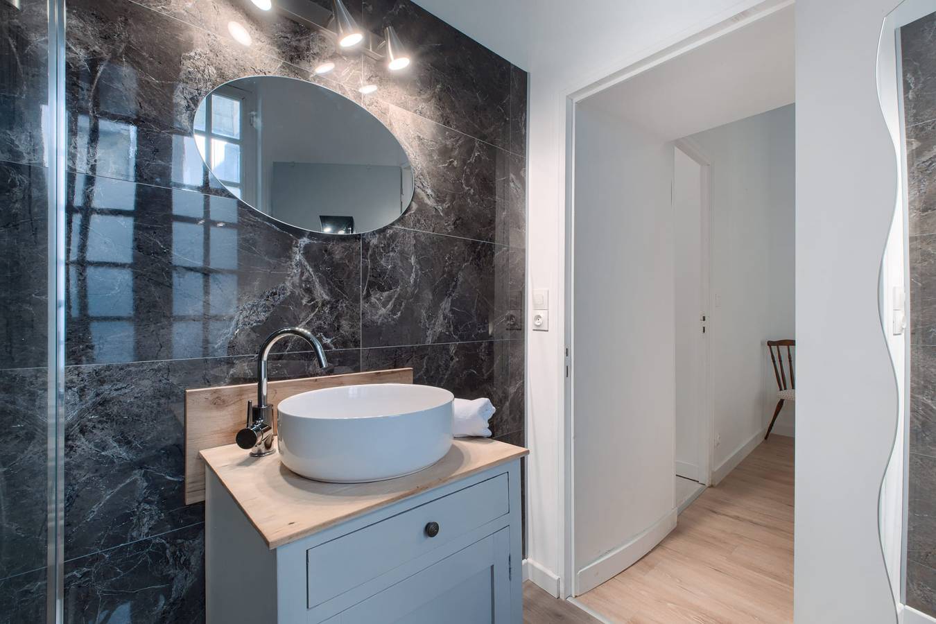 Ganze Wohnung, L'Instant - Wifi - Centre-ville in Laval, Mayenne