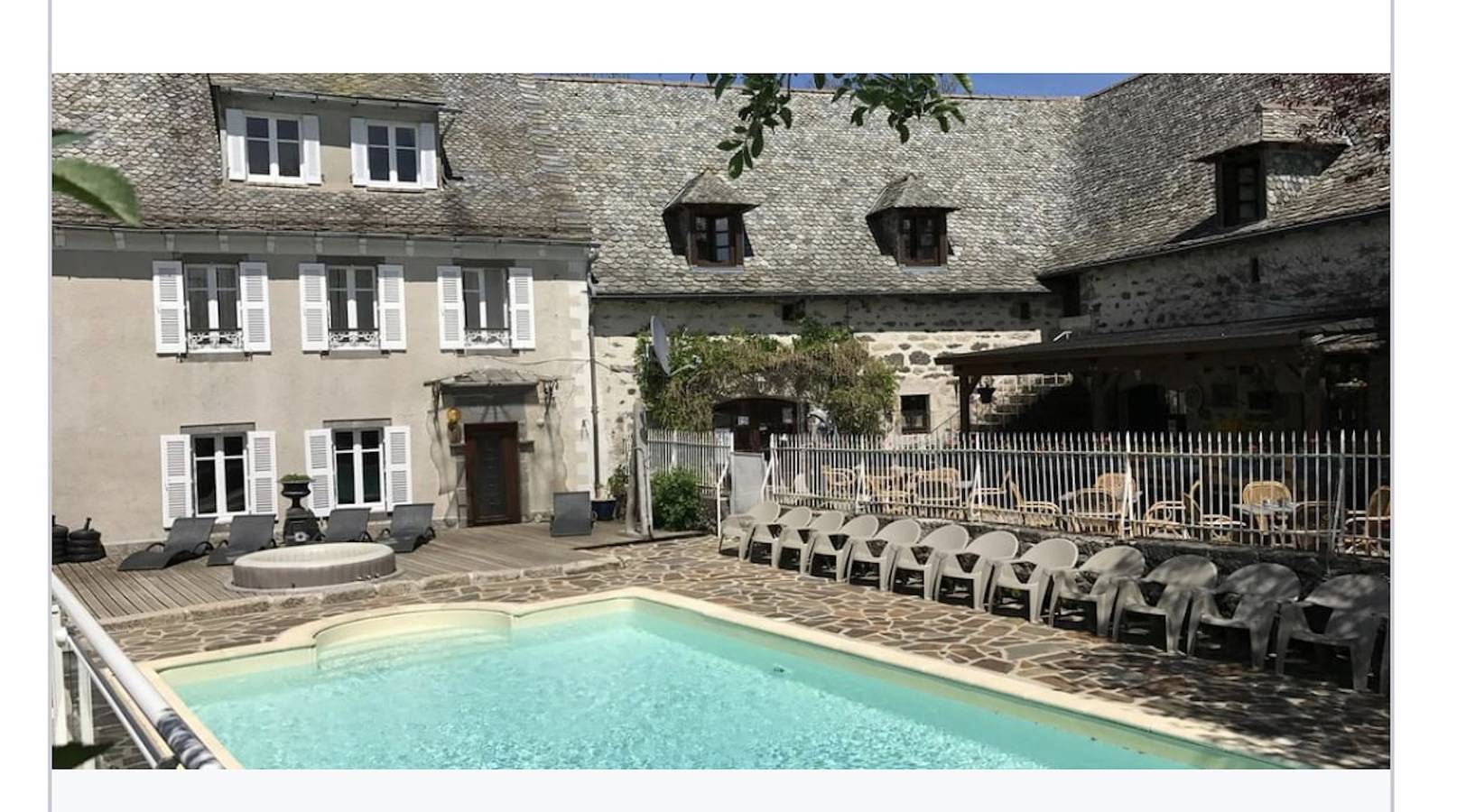Bungalow Confortable en Campagne à Argences-en-Aubrac avec Piscine in Graissac, Argences en Aubrac