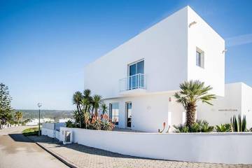 Ferienhaus für 12 Personen, mit Pool und Garten sowie Ausblick, mit Haustier in Aljezur