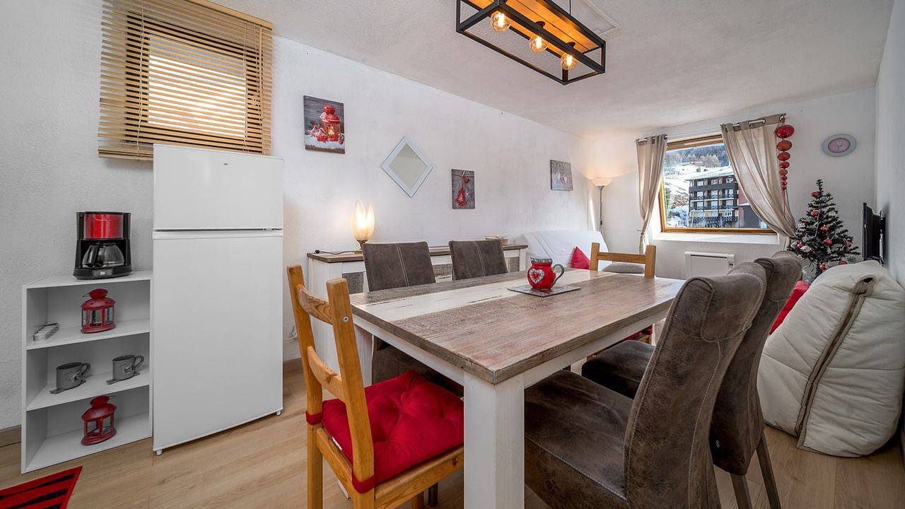 Geheel vakantieappartement, Ferienwohnung für 4 Personen (32 m²) in Allos in Barcelonnette, Espace Lumière