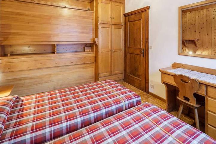Ganze Wohnung, Spacious Apartment for 8 with Monte Pelmo Views & Terrace in San Vito di Cadore, Dolomiti Superski