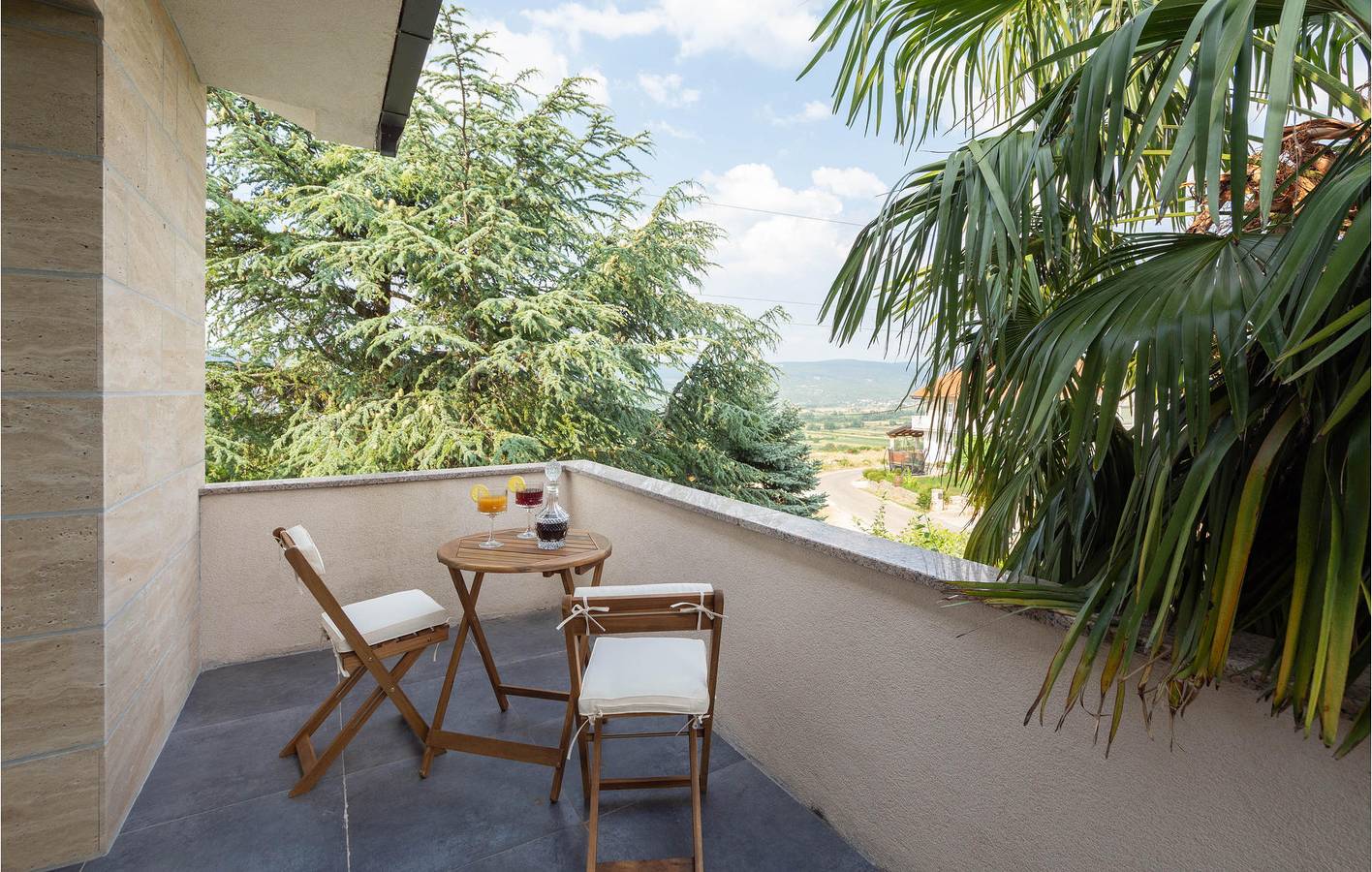 Gemütliche 2-Zimmer-Wohnung mit Pool, Terrasse und WLAN in Flussnähe in Imotski, Makarska Riviera