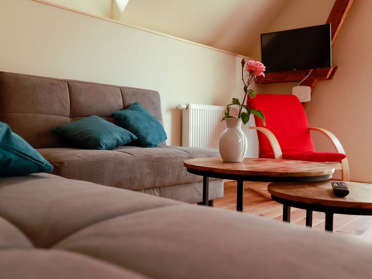 Entire apartment, Apartment 'Maisonette Ferienwohnung Tenne' with Shared Garden, Balcony and Wi-Fi in Iphofen, Franconian Wine Country