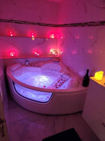 Gîte pour 6 personnes, avec jacuzzi à Ay (Marne)