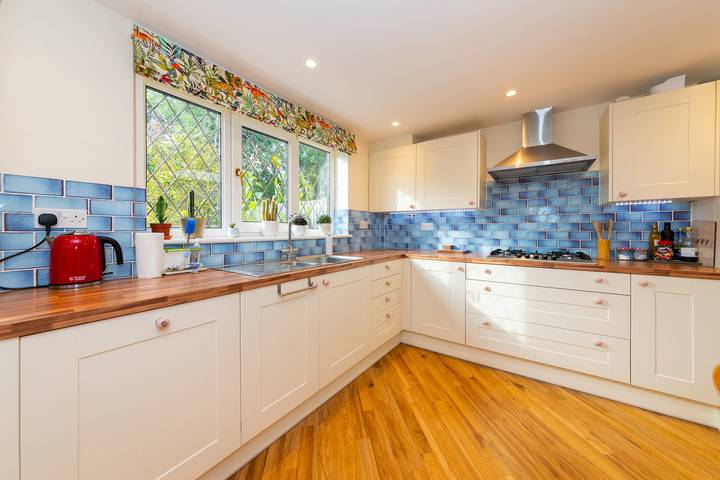 Cosy 3 Bedroom House near River Thames - Pass the Keys in Reading, Berkshire