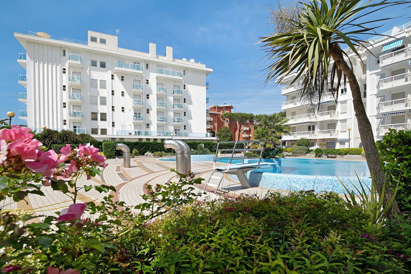 Appartamento intero, Oasis 38: Piscina, Parcheggio Privato e a 2 Passi dal Mare in Lido di Jesolo, Jesolo