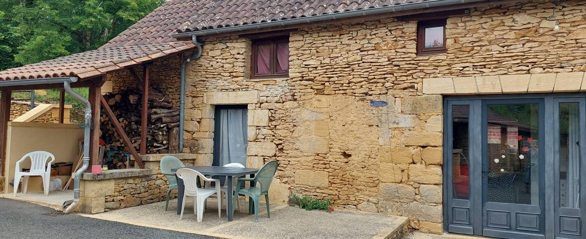 Gîte pour 6 personnes, avec piscine ainsi que jardin et terrasse à Saint-André-d'Allas - 4
