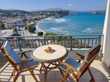 Gîte pour 7 personnes, avec balcon et vue dans Almirida
