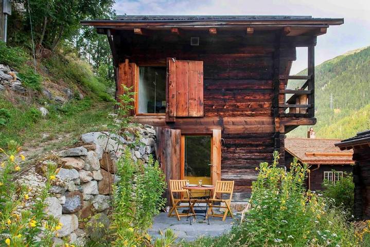 Ferienhaus für 2 Personen, mit Garten und Ausblick sowie Terrasse, mit Haustier in Goms