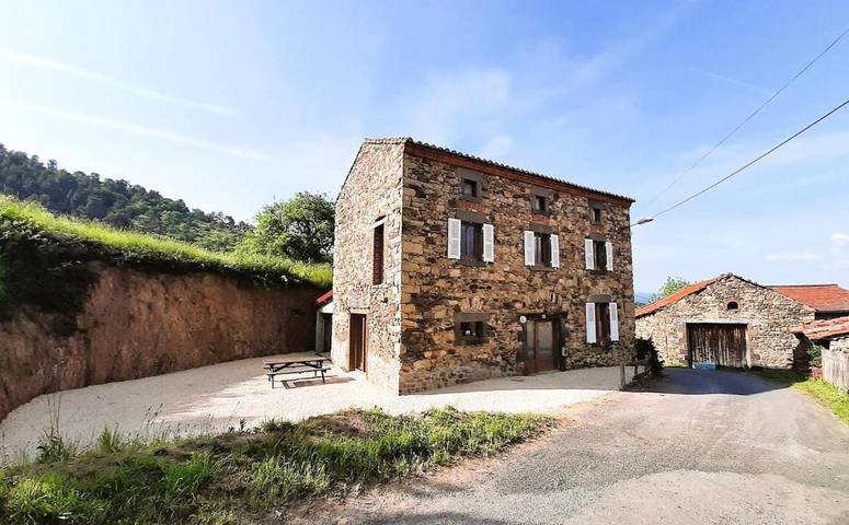 Location de vacances pour 8 personnes, avec jardin et vue, animaux acceptés à Vieille-Brioude - 2