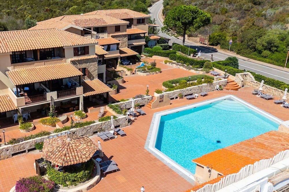 Apartamento entero, Bonito apartamento para 2 personas con piscina, A/C, Tv y patio in Arzachena, Costa Smeralda