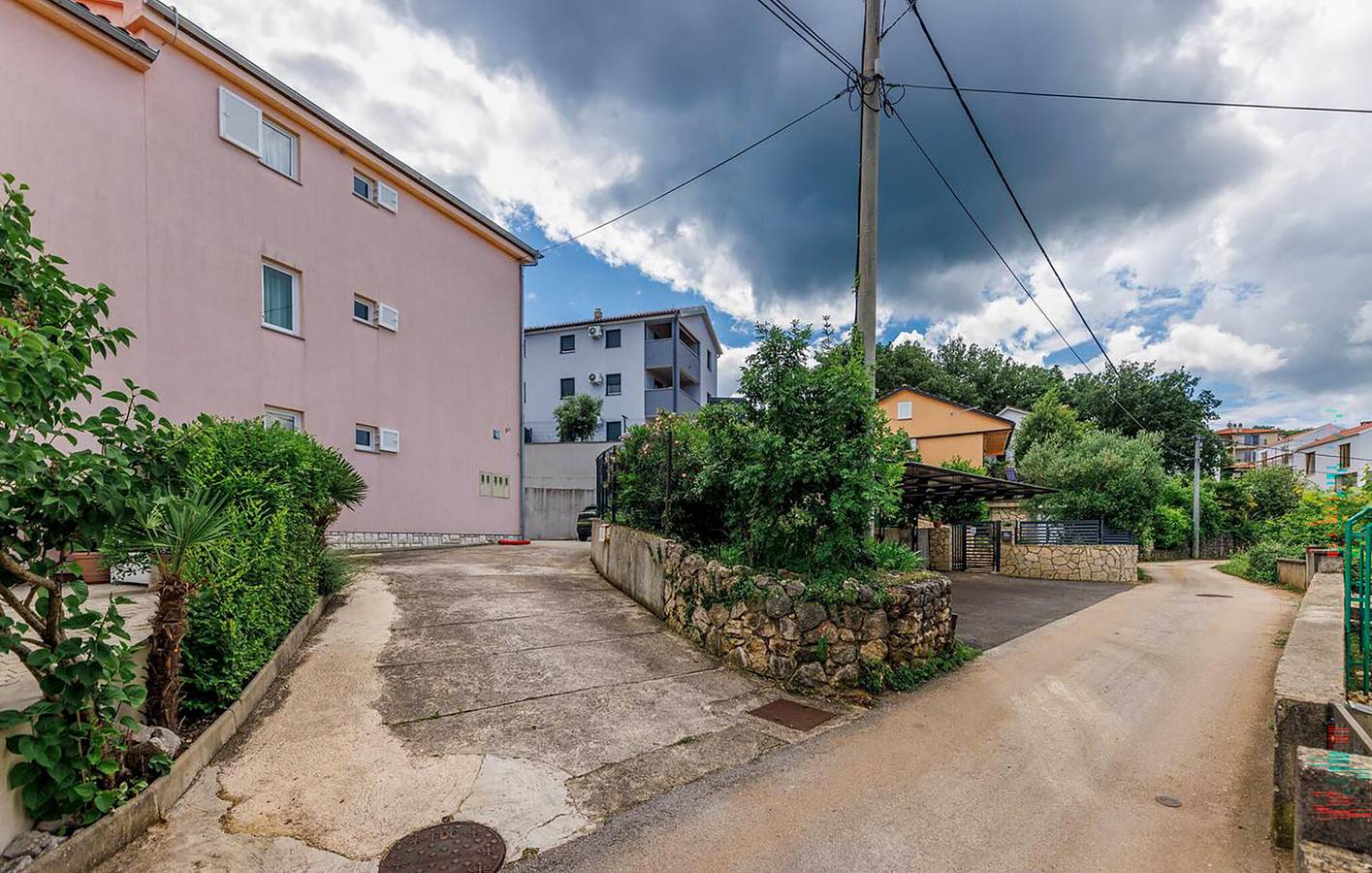 Ganze Ferienwohnung, Apartment mit Meerblick und Terrasse, 300 m von der Küste und Restaurants entfernt in Soline, Krk