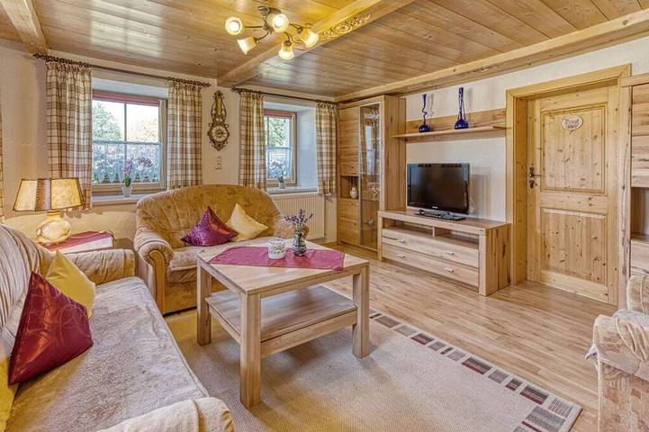 Ferienwohnung für 7 Personen, mit Terrasse und Pool in Eppenschlag