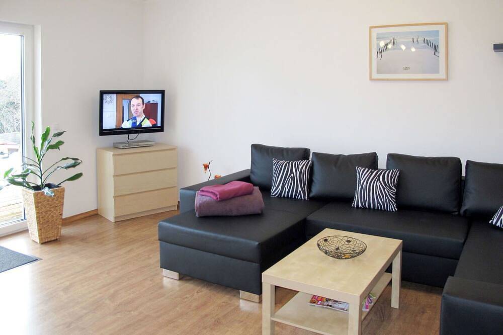 Atemberaubendes alleinstehendes Ferienhaus mit Tv, Terrasse, Haustiere erlaubt und Parkplatz in Godern, Pinnow