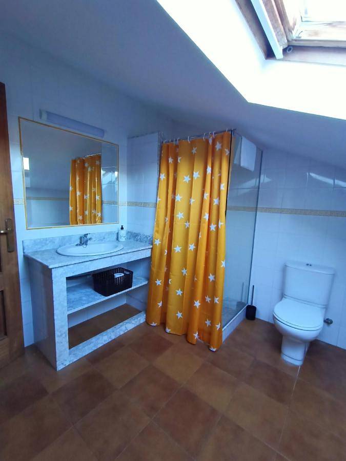 Apartamento entero, Apartamento en bloque vivienda con piscina y barbacoa a 15 min de la playa in Meis, Costa de Galicia
