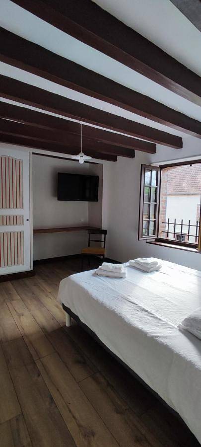 Appartement entier, Three-Bedroom Apartment in Saint-Martin-sur-Ocre, Région de Montargis