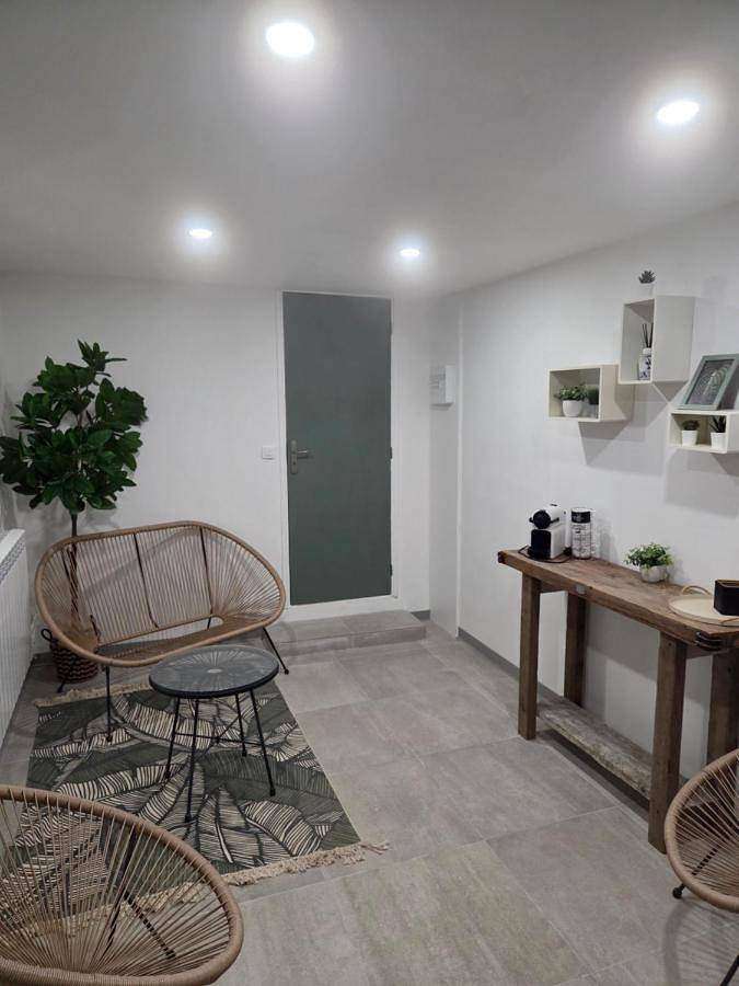 Location de vacances pour 6 personnes, avec Jacuzzi ainsi que Terrasse et Vue à Rue (homonymie) - 2