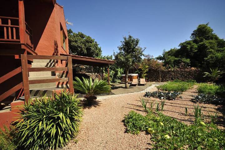 Cottage for 4 people, with hot tub and balcony as well as garden - 1