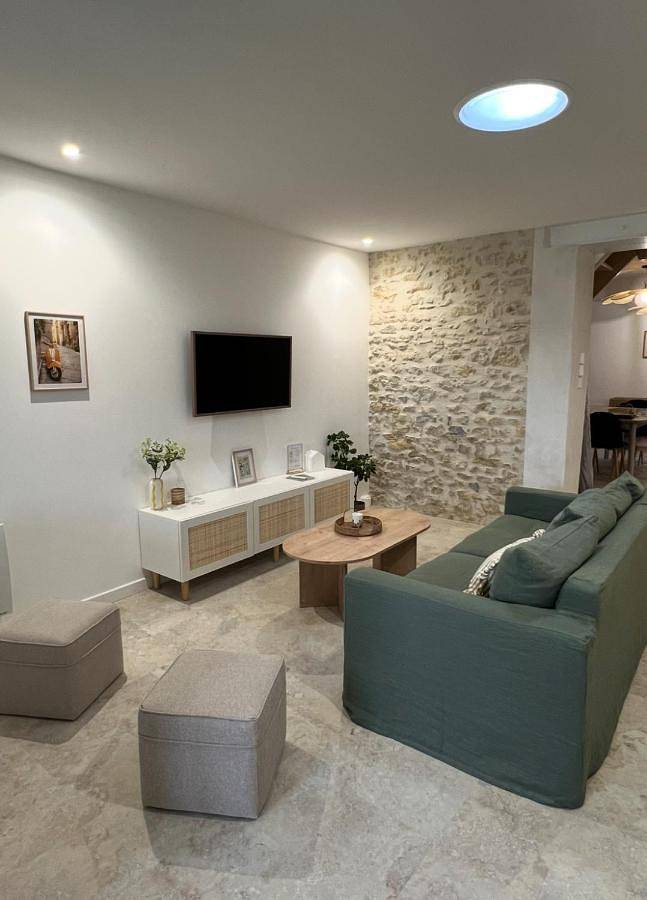 Gîte pour 6 personnes, avec terrasse dans Nieuil-l'Espoir