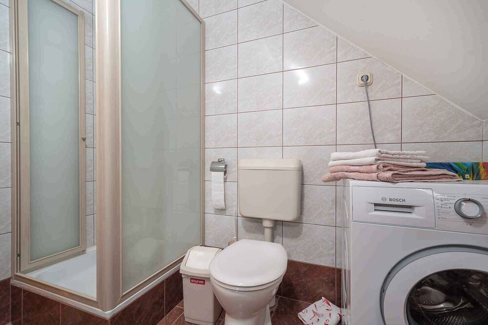 Ganze Wohnung, Ferienwohnung nur 200 m von dem Strand entfernt in Keszthely, Balaton Region