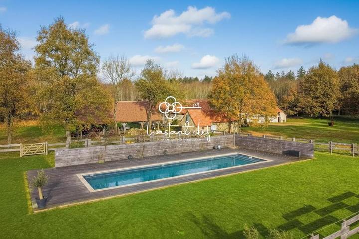 Location de vacances pour 6 personnes, avec jardin et piscine à Fercé-sur-Sarthe