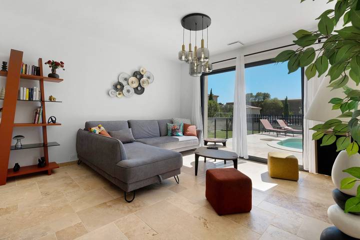 Villa nuova a Tavel per 9 persone con piscina privata, Wi-Fi e aria condizionata in Tavel, Nimes e dintorni