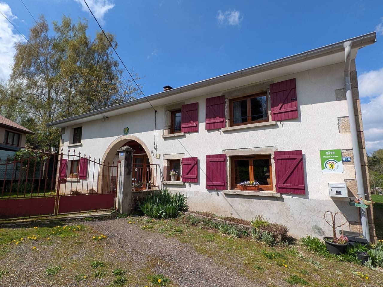 Gîte paisible dans ancienne ferme comtoise avec animaux acceptés in Saint-Bresson, Parc naturel régional des Ballons des Vosges