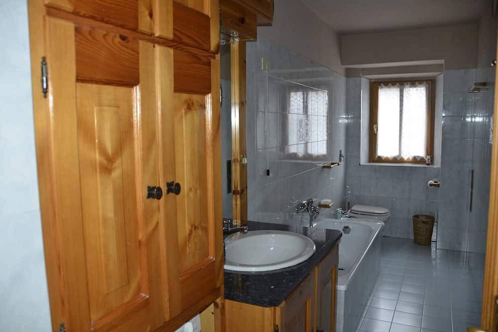 Apartamento entero, Apartment with three bedrooms and garden in Chiave in Cortina d'Ampezzo y alrededores, Dolomiti Superski