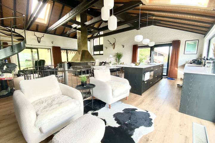 Ferienhaus für 10 Personen, mit Balkon und Garten in Unterwasser