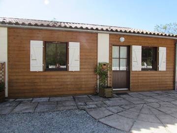 Gîte pour 5 personnes, avec piscine ainsi que jardin et terrasse à Nalliers