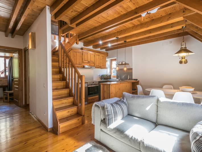 Apartamento entero, Hermoso dúplex de montaña en Arties, 3 hab. para estancia relajante in Arties, Alto Arán