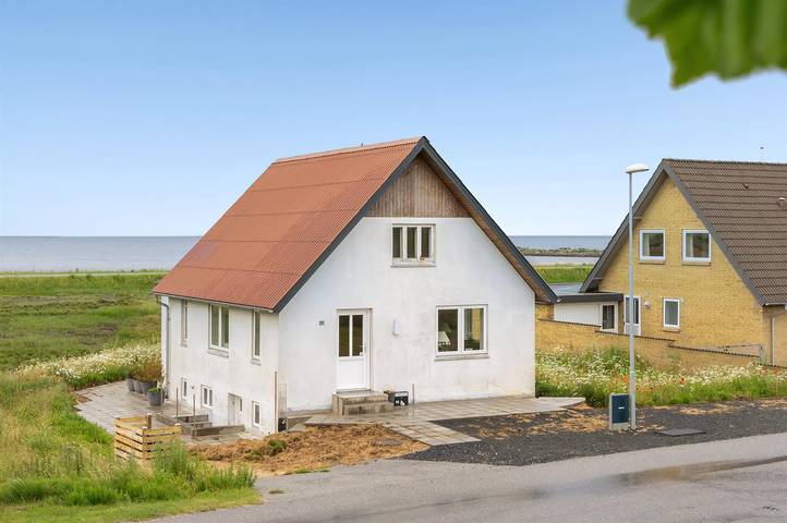 Ferieudlejning for 2 personer, med terrasse i Morsø