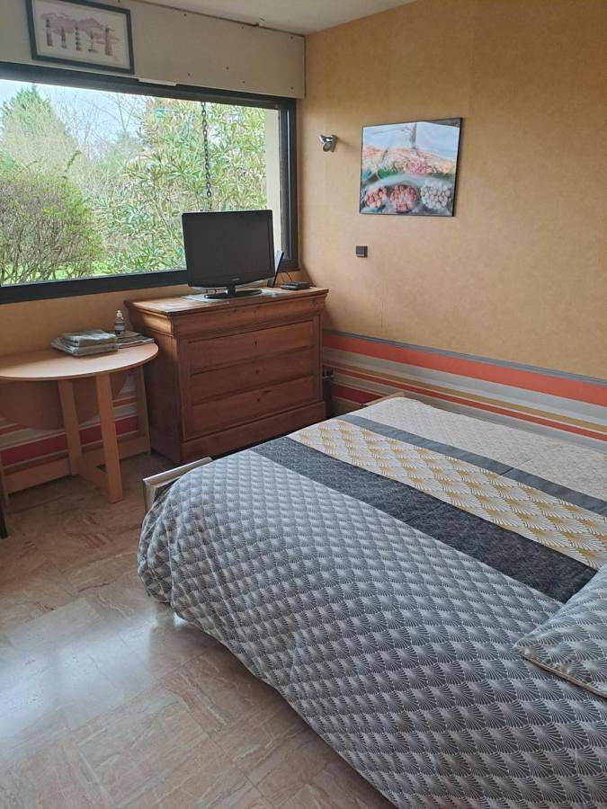 Gîte pour 4 personnes, avec piscine ainsi que terrasse et jardin à Léognan - 3